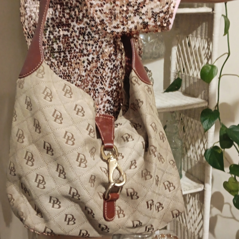Dooney & Bourke Signature w Number Canvas/Leather Shoulderbag LockFront Tan/Brn